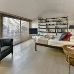 An Amazing Apartment In Oltrarno