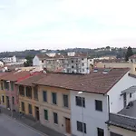 Ai Piedi Delle Colline