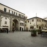 House In The San Pier Maggiore Arch
