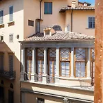Isola Apartments