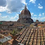 Toccando Il Duomo Con Un Dito