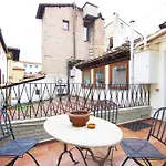 Riverside Apartment In Florence