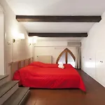 Riverside Apartment In Florence