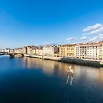 Apartments Florence - Elegant Arno View