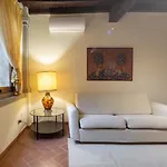 Curtatone Apartment