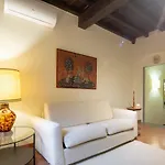 Curtatone Apartment