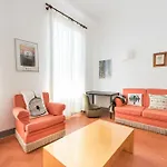 Pitti Large Apartment With Balcony