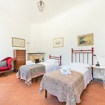 Pitti Large Apartment With Balcony