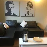 Leon Rosso Flat