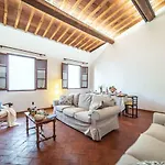 Oltrarno Apartment