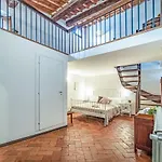 Oltrarno Apartment
