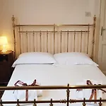 Leopoldo Apartment