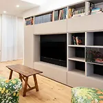 Giovanni Angelico Wood And Design Apartment