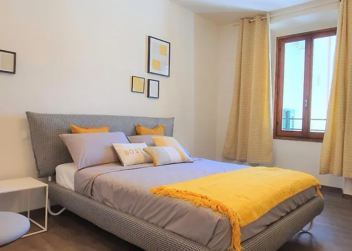 Elegant Yellow Apartment In San Gallo Firenze