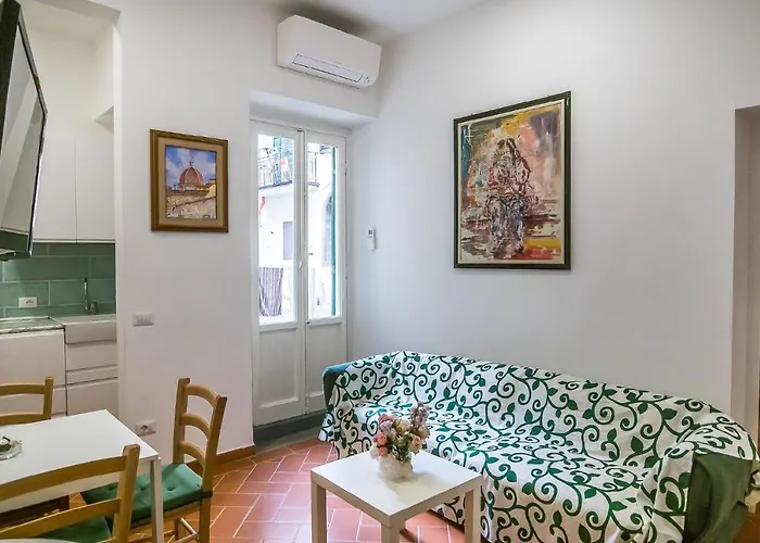 Room In An Apartment Close To The Train Station