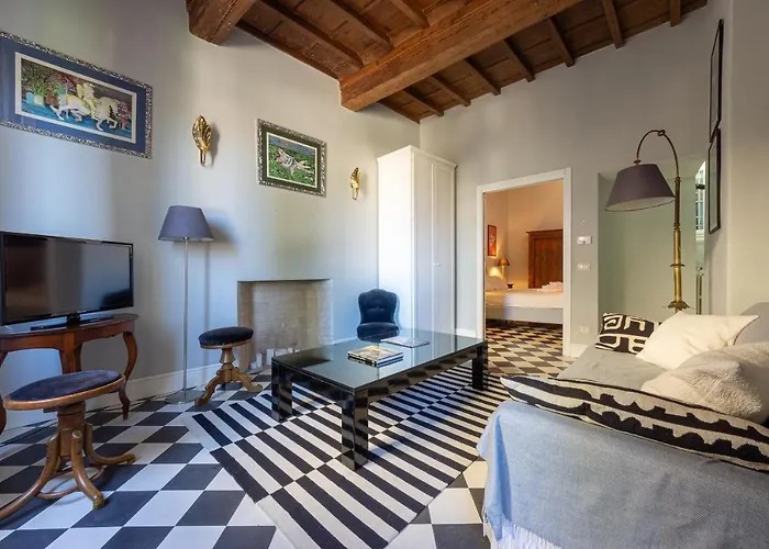 Modern Magnoli View In Ponte Vecchio