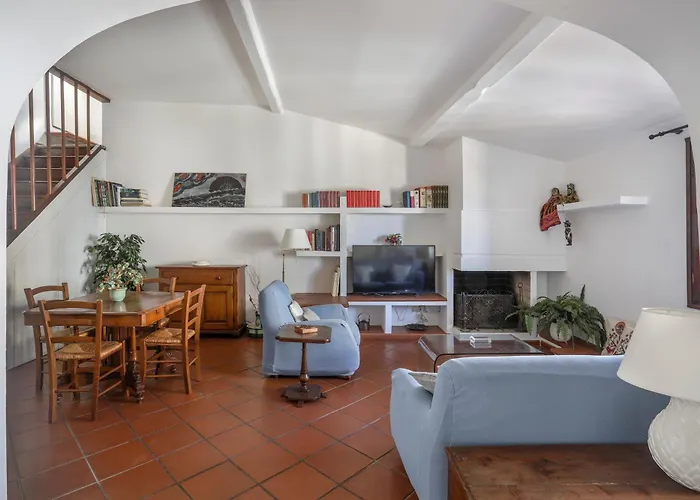 Bright Last-Floor Apartment With Terrace