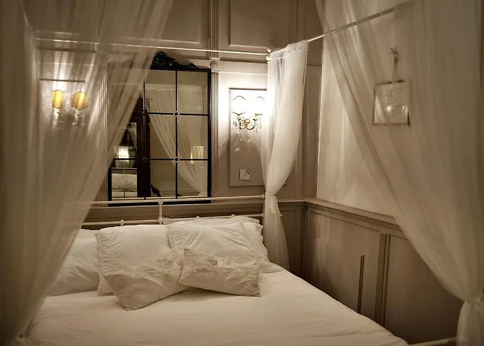 Oltrarno Florence Apartment
