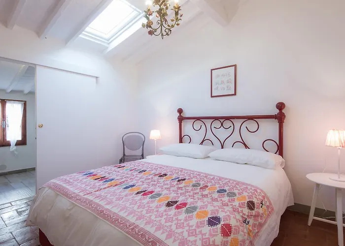 San Lorenzo Market Suite