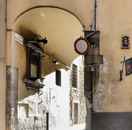 Riverside Apartment In Florence