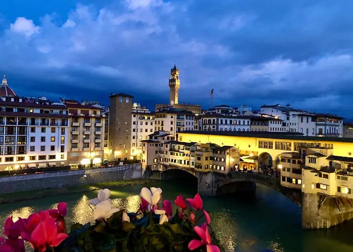 Ponte Vecchio View Luxury Apartment