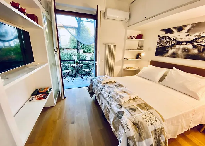 Florence Liberta Apartment With Balcony