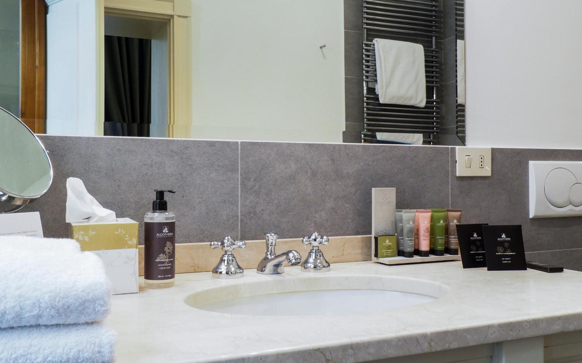 Aqa Palace Guest house Florence