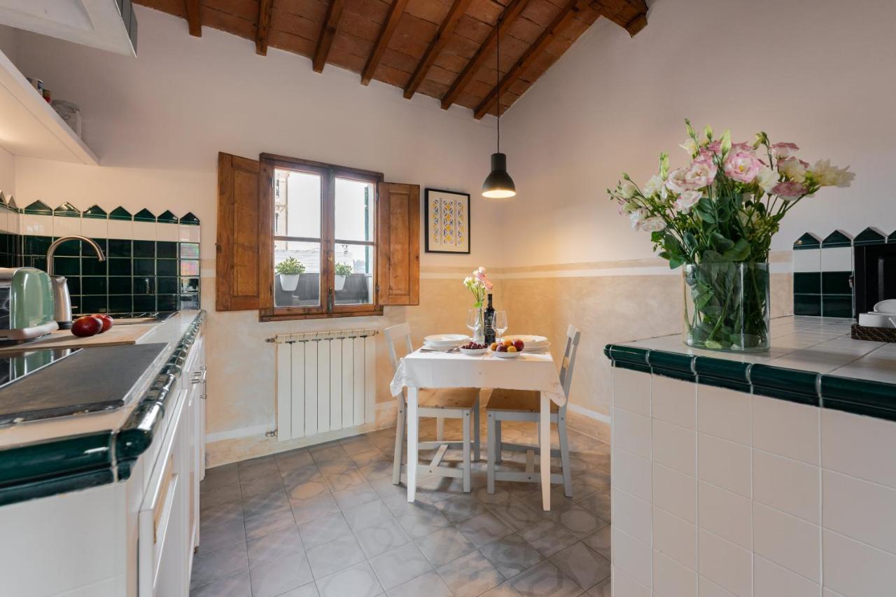 Attic Up On Appartement Florence