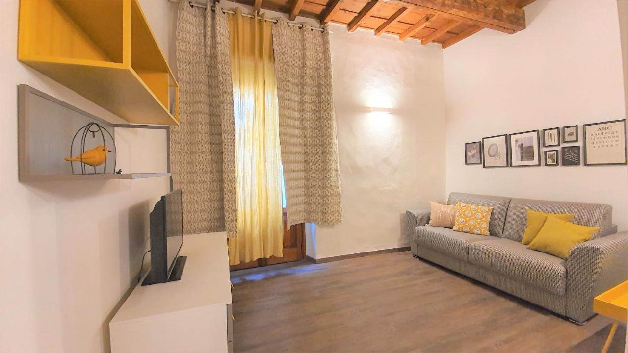 Elegant Yellow In San Gallo Apartment Florence