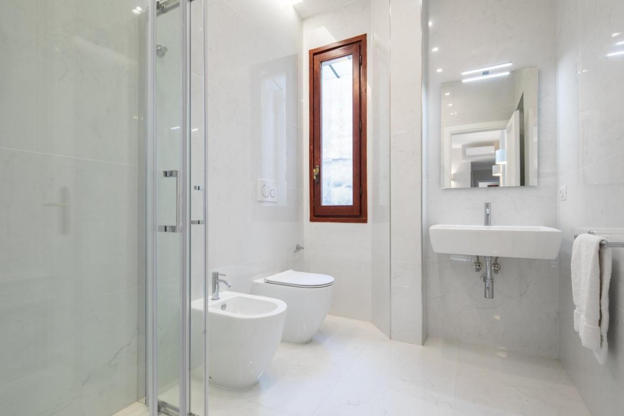 Ponte Vecchio White By Mmega Apartment
