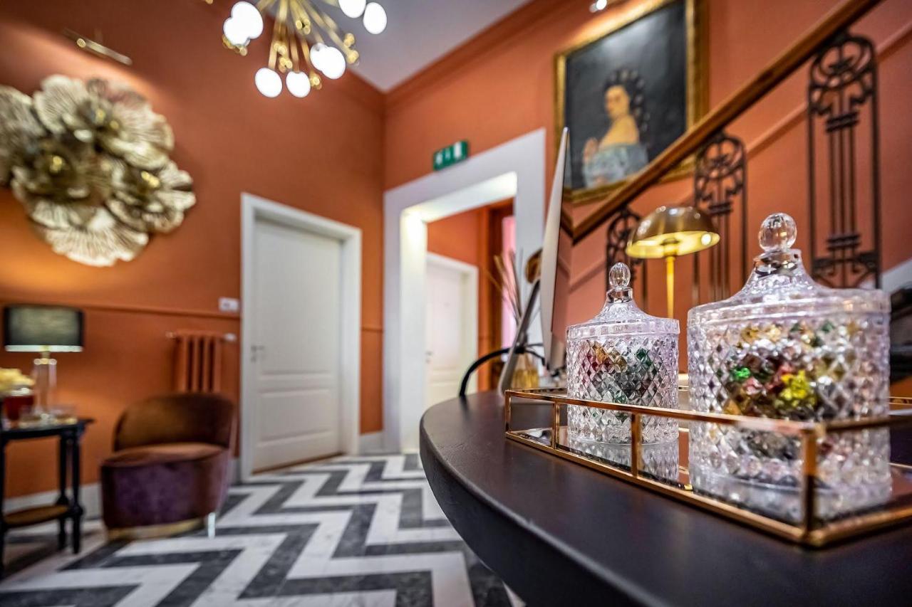 Ungherese Small Luxury 3* Florence