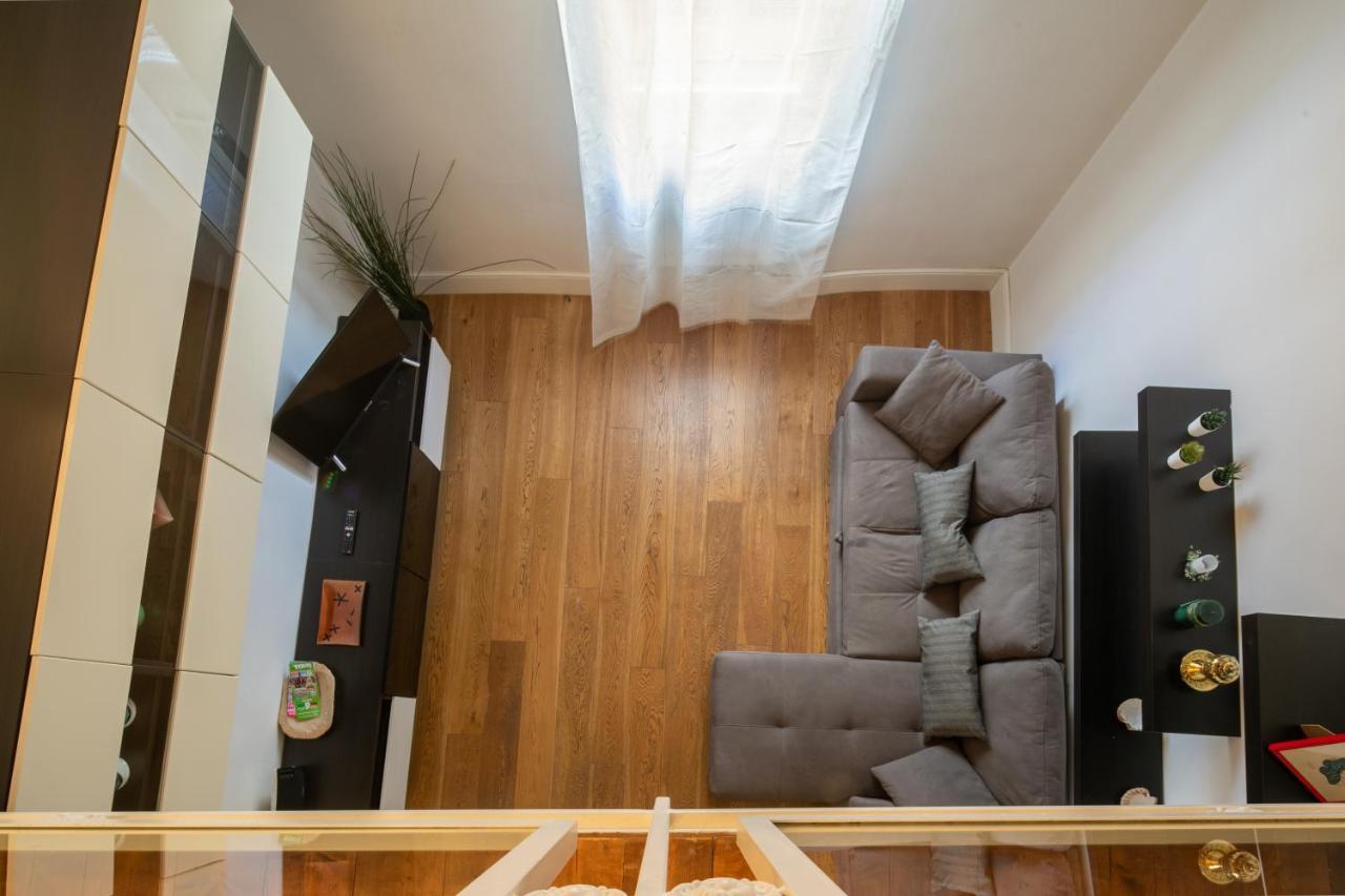Borgo San Frediano 65 *