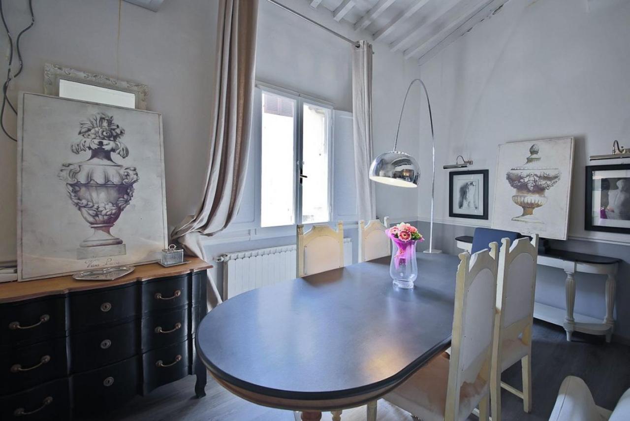 Maggio White Apartment Florence
