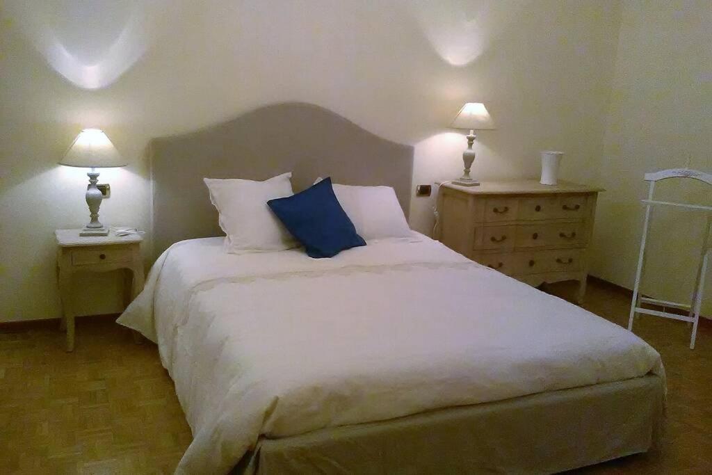 Charming Family With Private Garage Apartment