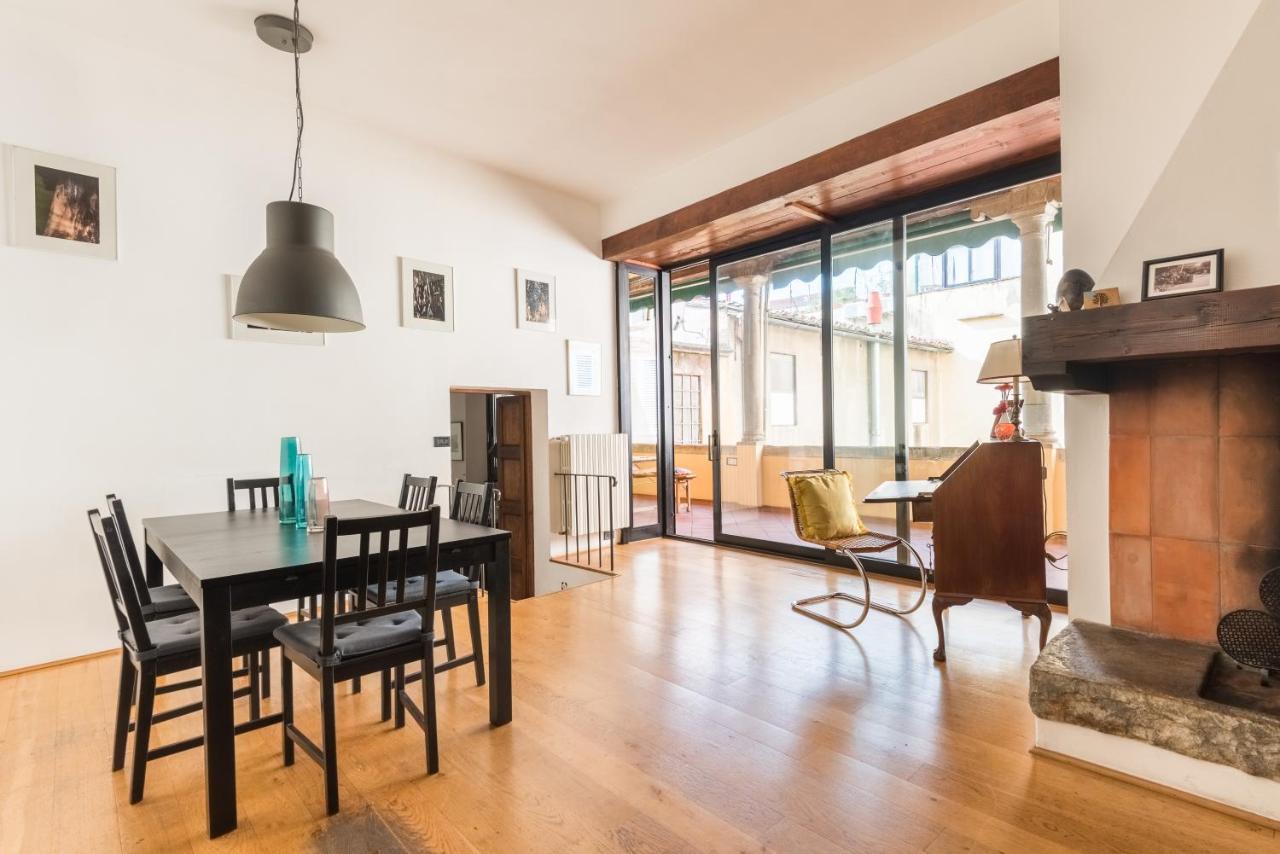 Appartement Refined Flat With Private Loggia In San Frediano Florence