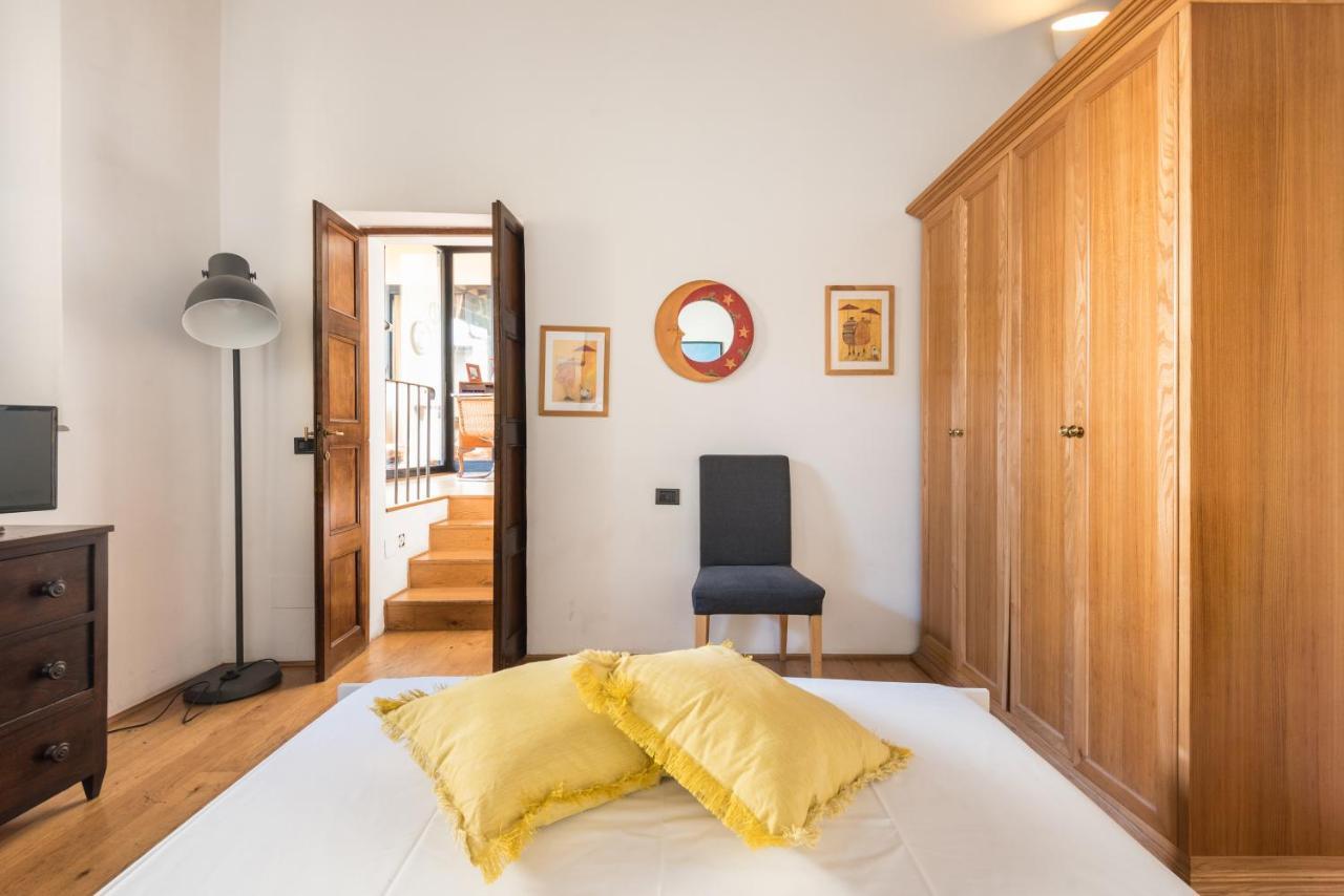 Apartment Refined Flat With Private Loggia In San Frediano Florence