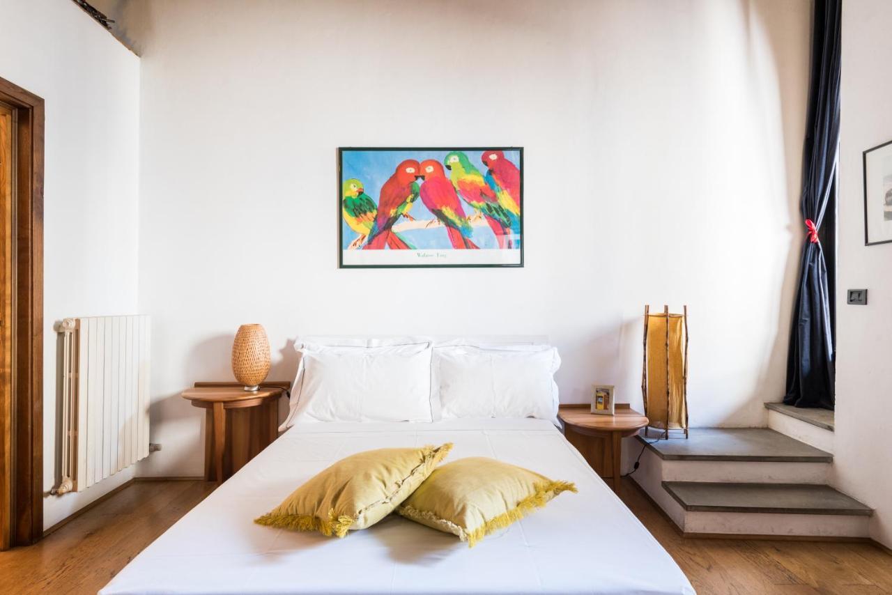 Refined Flat With Private Loggia In San Frediano Florence