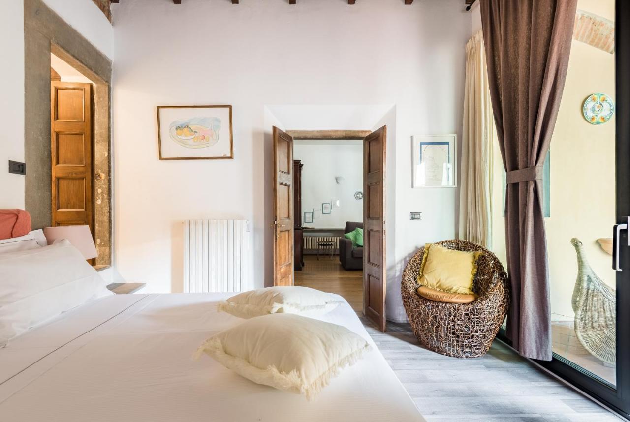 Refined Flat With Private Loggia In San Frediano Florence