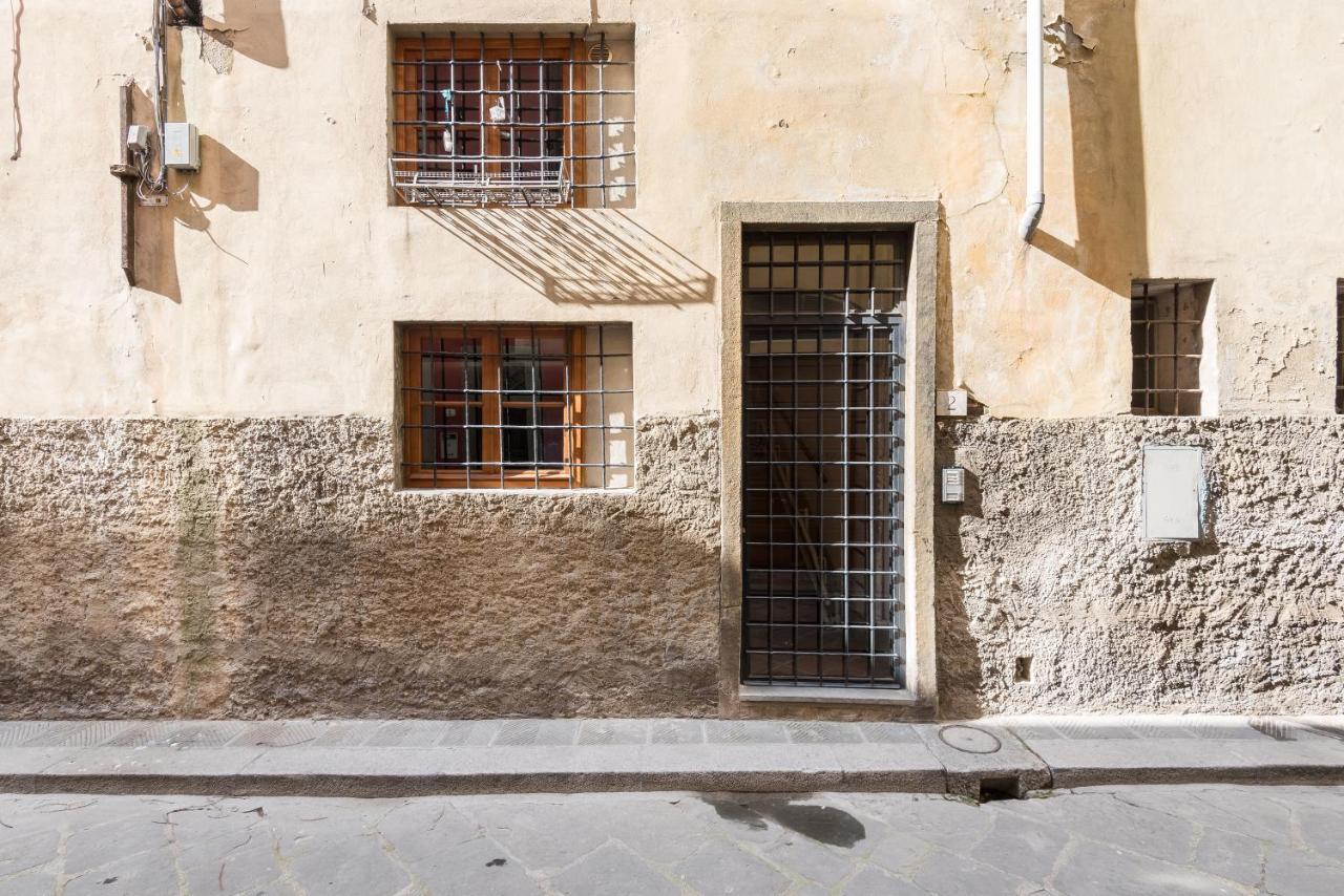 Refined Flat With Private Loggia In San Frediano * Florence