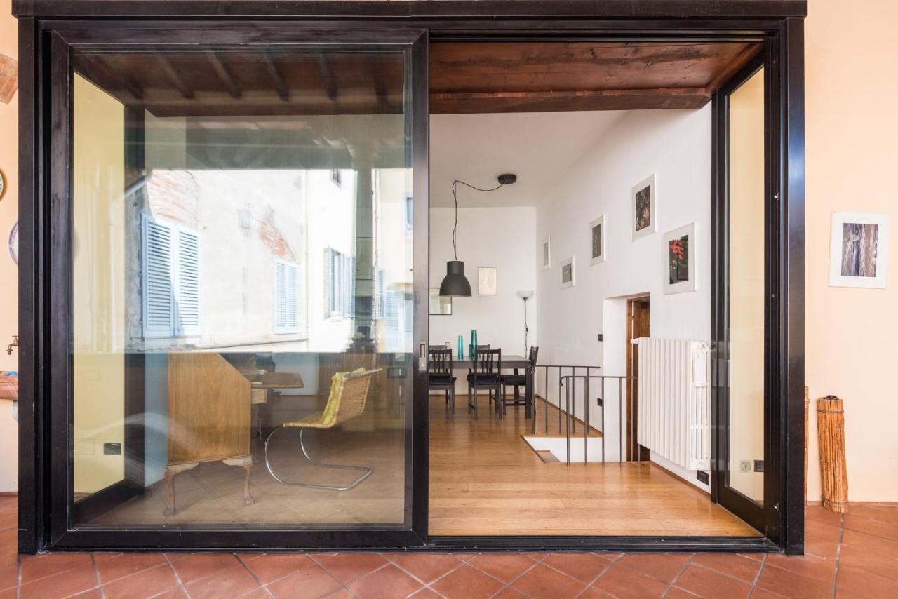 Refined Flat With Private Loggia In San Frediano Apartment Florence