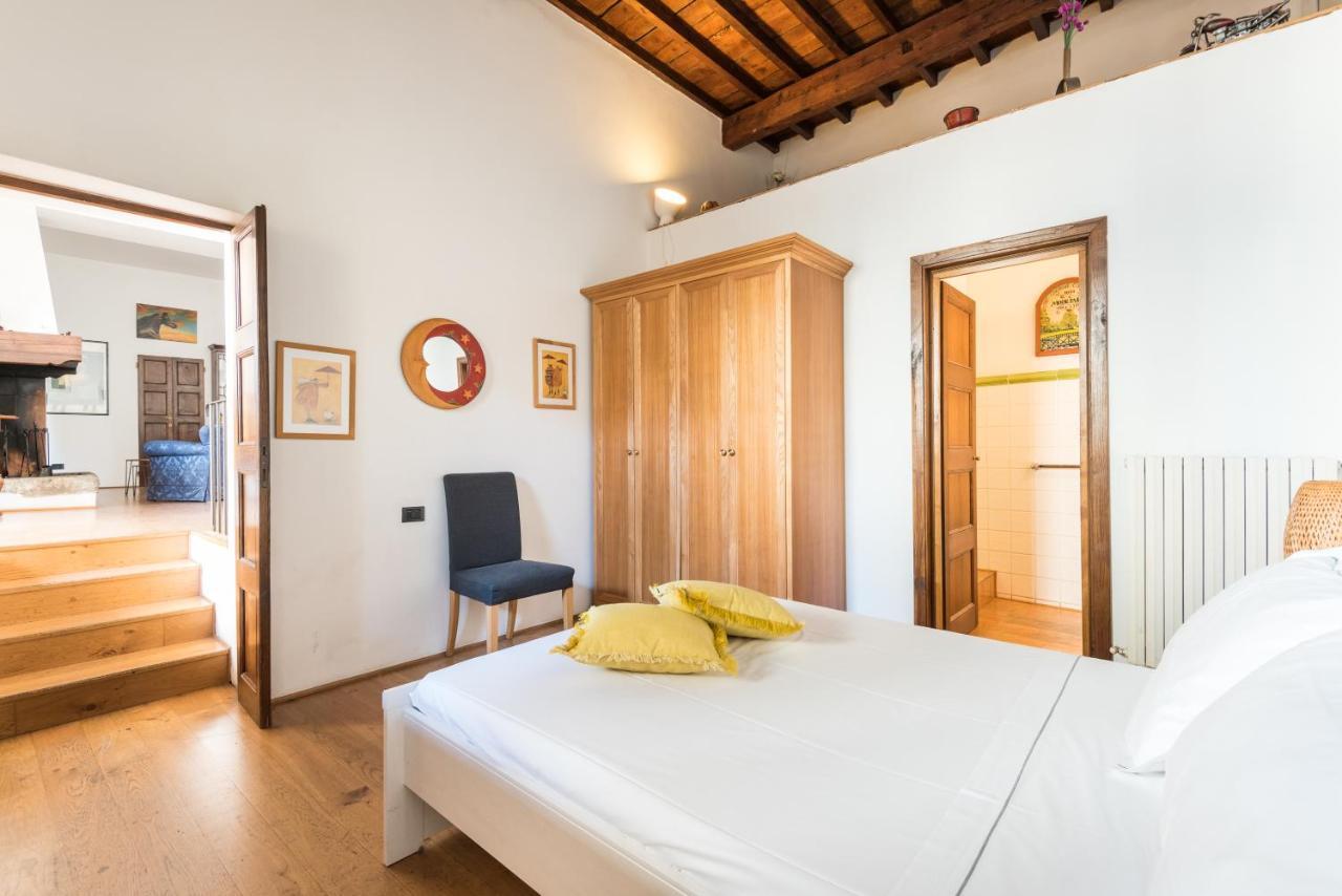 Refined Flat With Private Loggia In San Frediano Florence