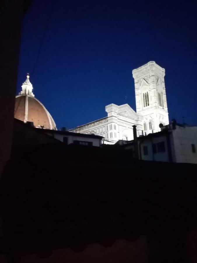 Guesthost - Duomo View Anna's Apartment