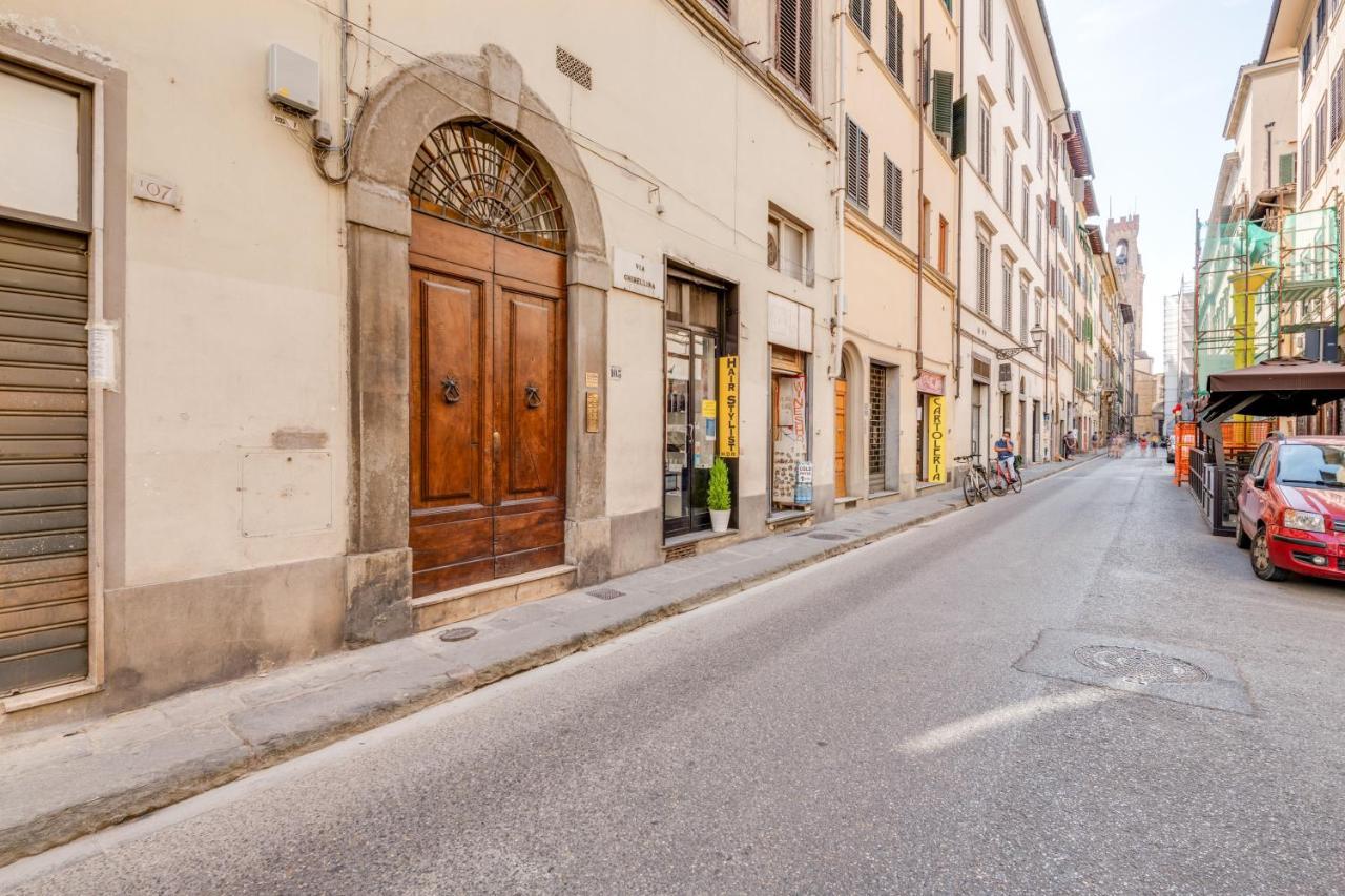 Piazza Santa Croce Design With Balcony Apartment