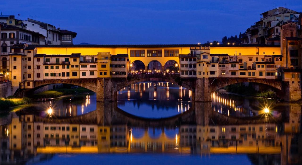 Ponte Vecchio View Luxury Apartment
