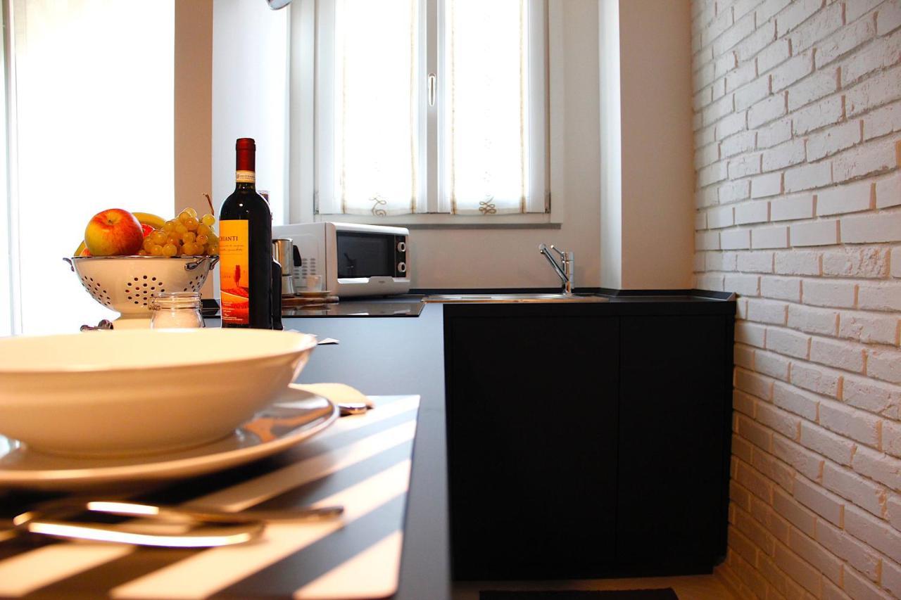 Colorful Pied-a-terre _ Via Gioberti Apartment