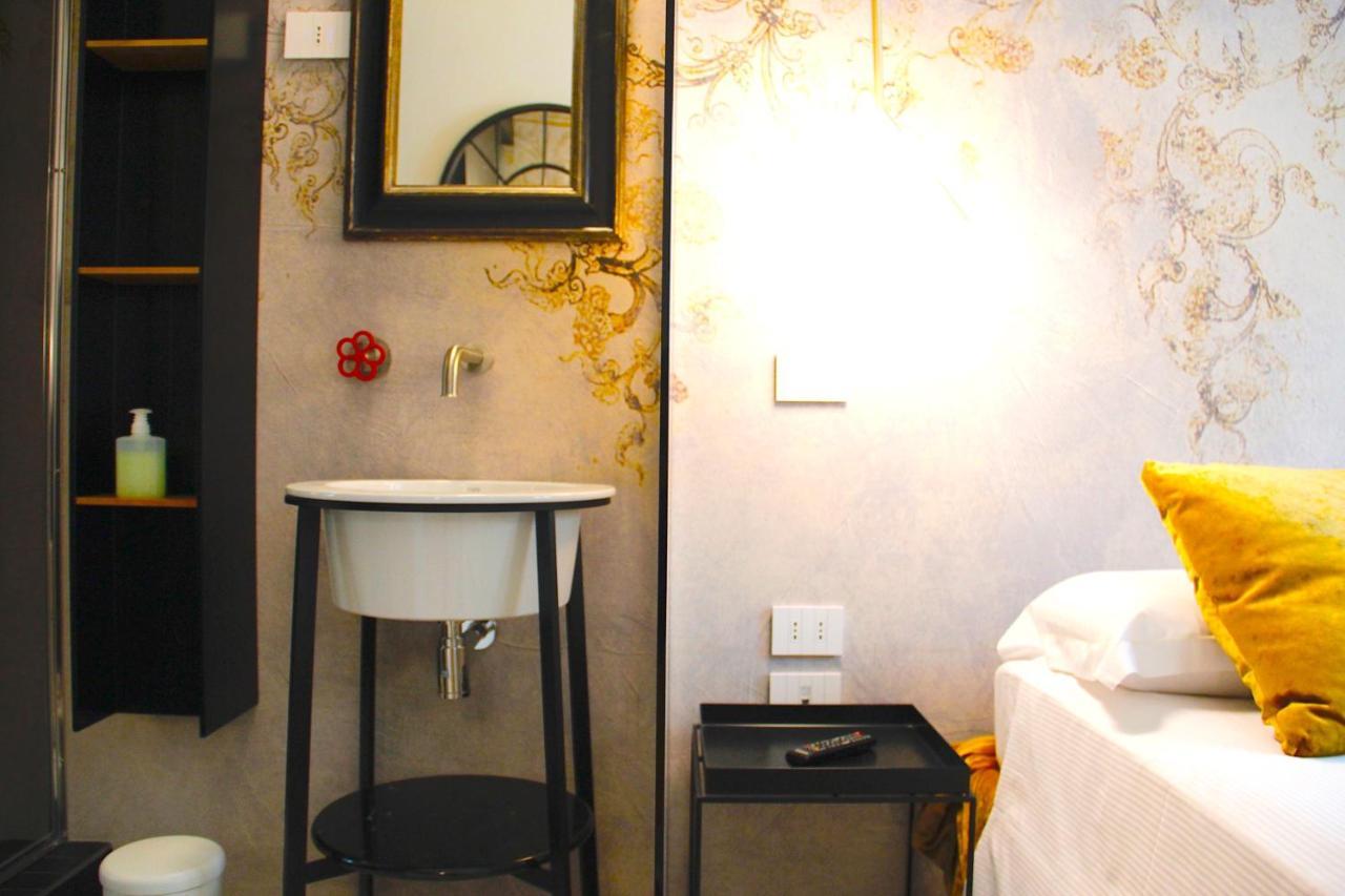 Colorful Pied-a-terre _ Via Gioberti Apartment *
