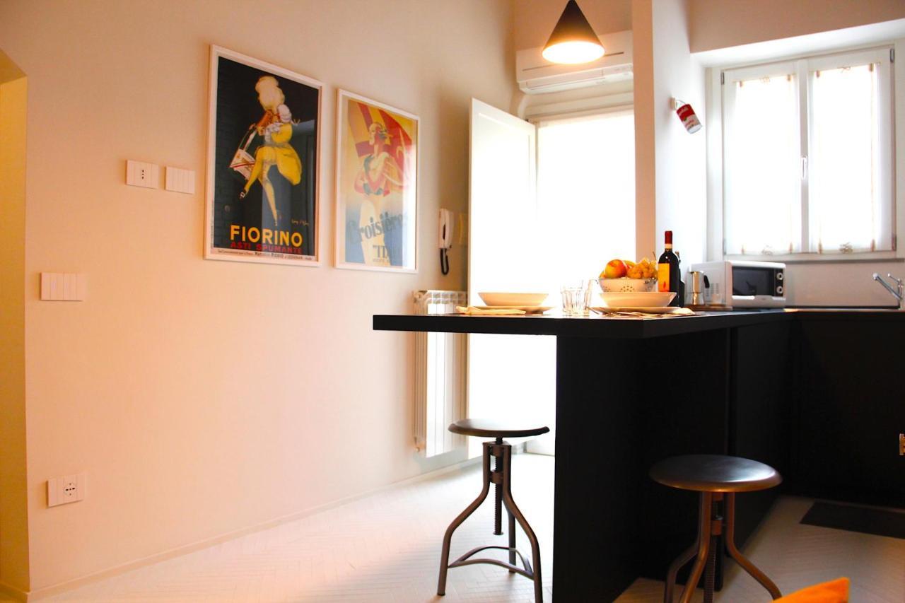 Colorful Pied-a-terre _ Via Gioberti Apartment *