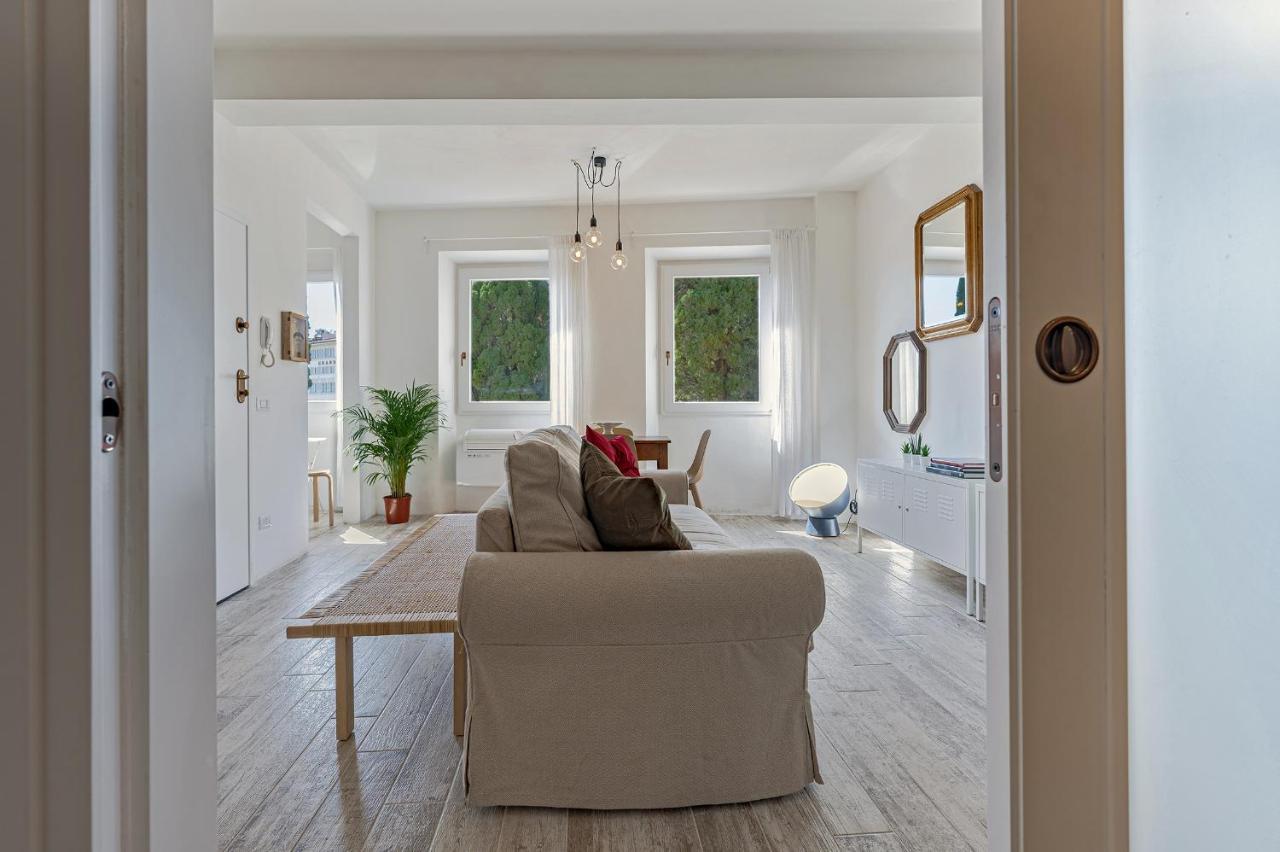 Appartement Via Avelli, 4 - Charming - Delightful And Bright 3rd-floor Without Elevator, Overlooking One Of Florence's Beautiful Squares, Exceptionally Located For Exploring The *