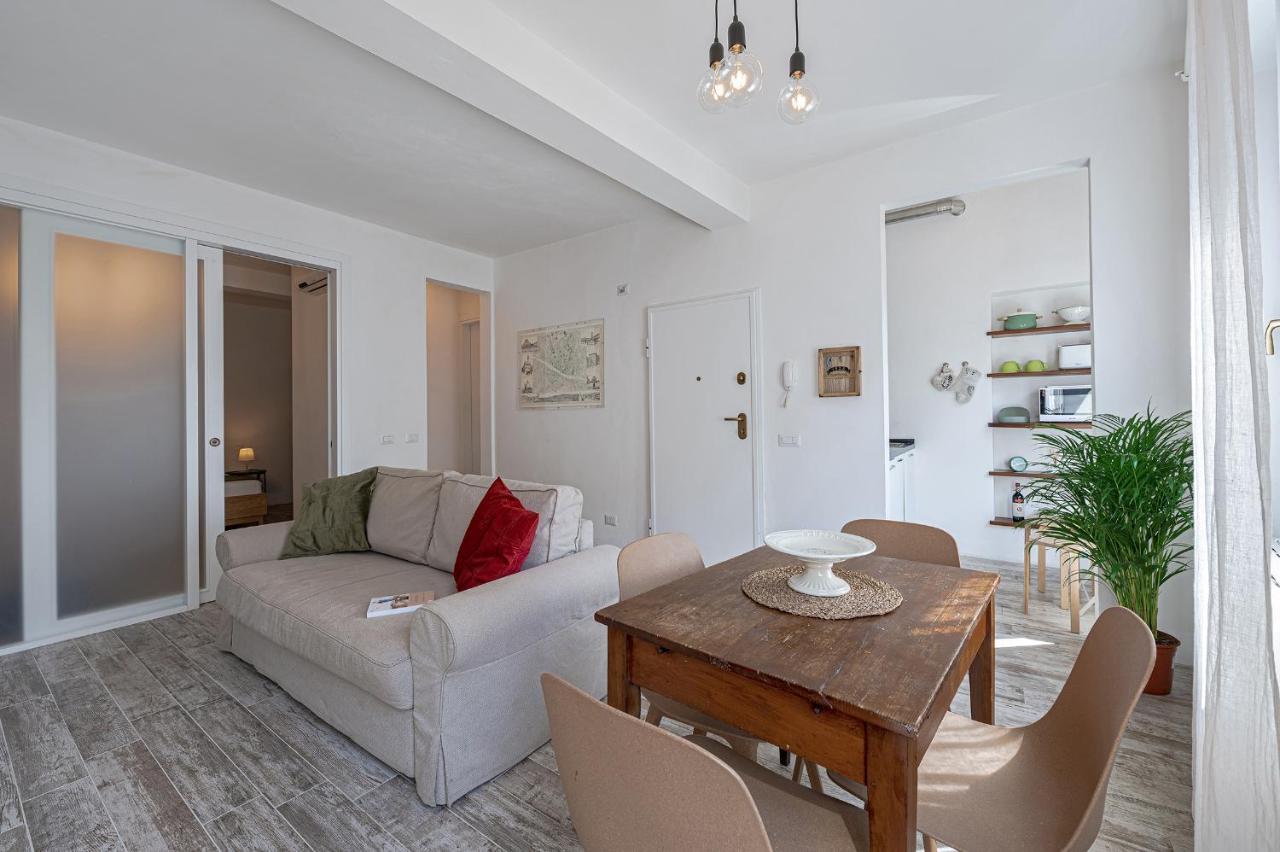 Via Avelli, 4 - Charming - Delightful And Bright 3rd-floor Without Elevator, Overlooking One Of Florence's Beautiful Squares, Exceptionally Located For Exploring The Appartement