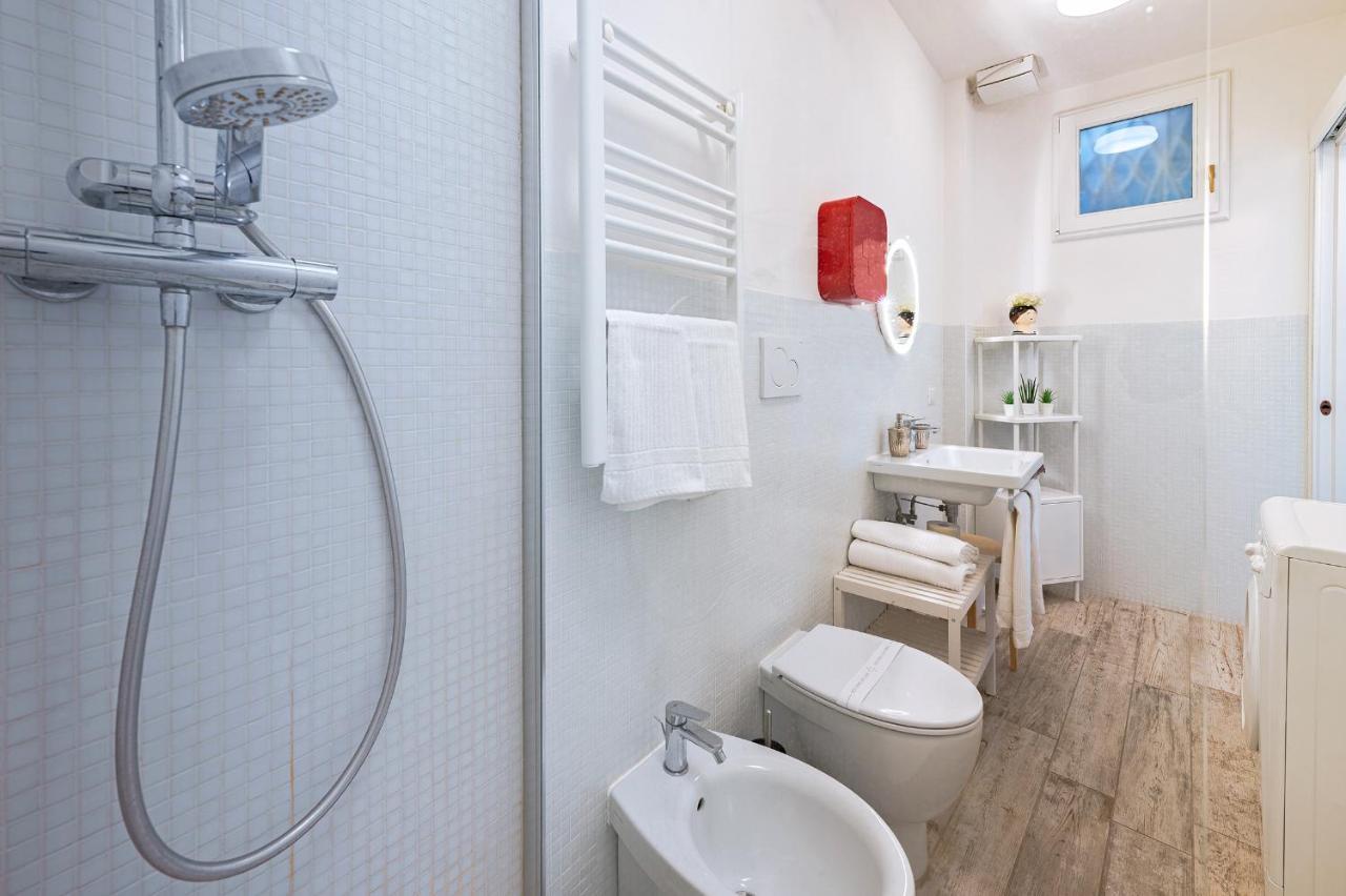 Via Avelli, 4 - Charming - Delightful And Bright 3rd-floor Without Elevator, Overlooking One Of Florence's Beautiful Squares, Exceptionally Located For Exploring The Appartement *